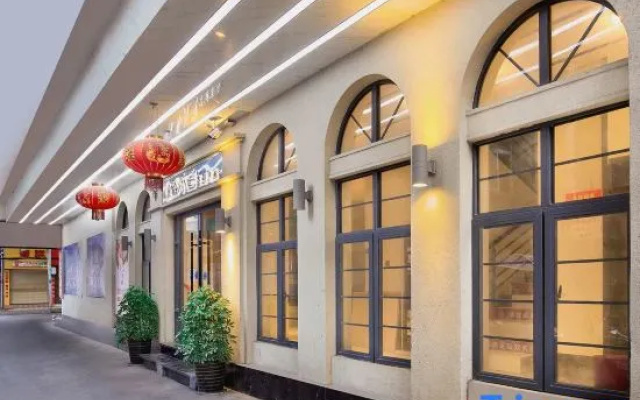 Qianshuiwan Hotel Zhangjiajie (Outlets Plaza, North Main St – Exterior – Zhangjiajie