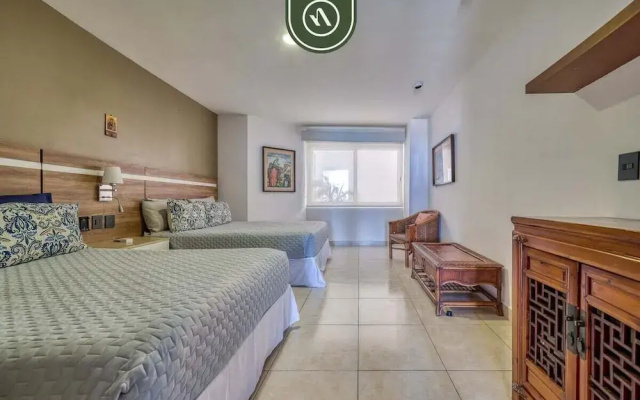Oceanfron 4 BR Condo - Beach - Wyndham Pool