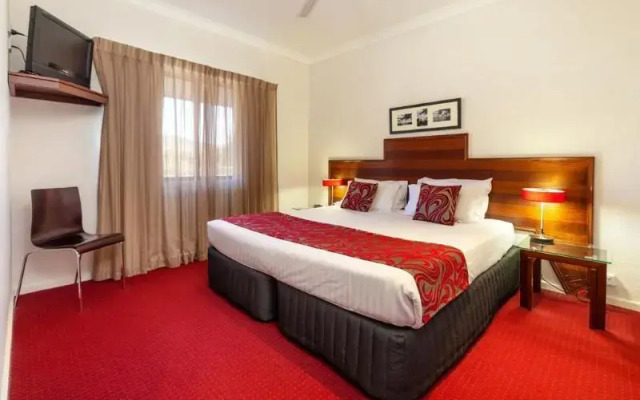 Blazing Stump Motel & Suites