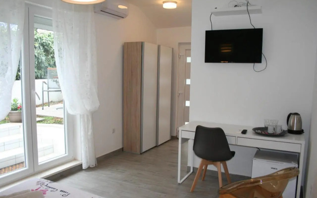 Room with garden