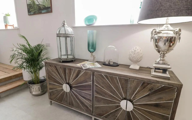 Capel Mawr, Basement 19