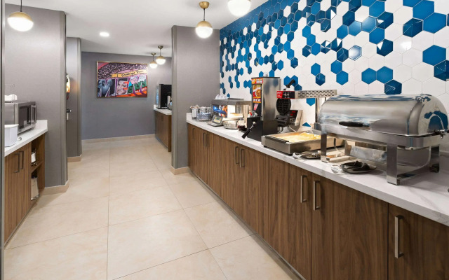 La Quinta Inn & Suites by Wyndham Memphis I-240