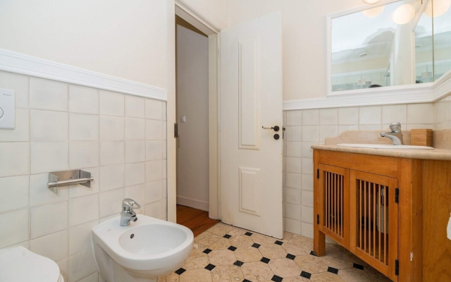 Stunning & Modern 2 Bedroom Apartment in Chiado