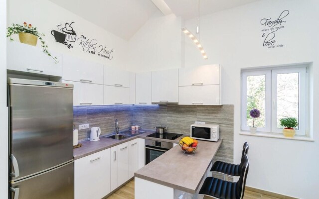 Stunning Home in Cibaca With Wifi and 2 Bedrooms