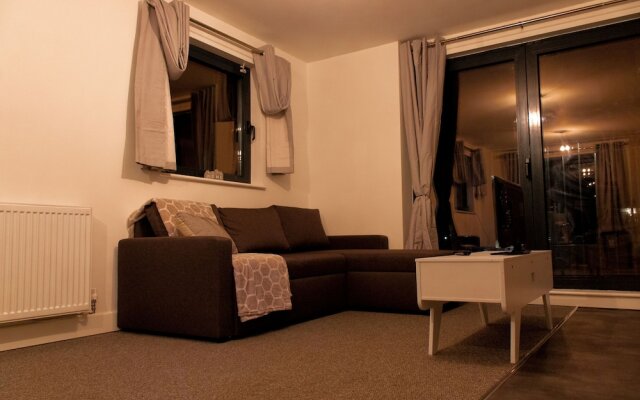 Livestay-1bed Apt With Private Balcony Heathrow
