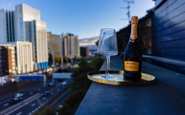 The Skyline Suite - *Private Balcony* *Views*