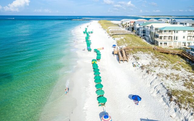 Paradise Pointe - Gorgeous 4 BR home with pool by RedAwning