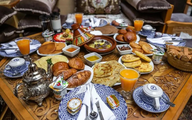 Room in B&B - Riad Authentic Palace & Spa - Al Bartal