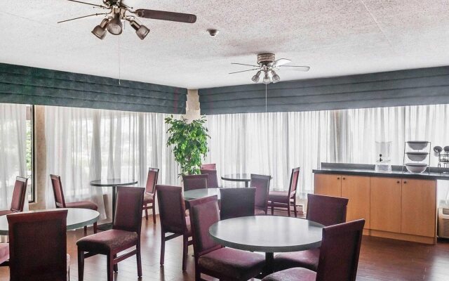 Mississauga Inn and Suites
