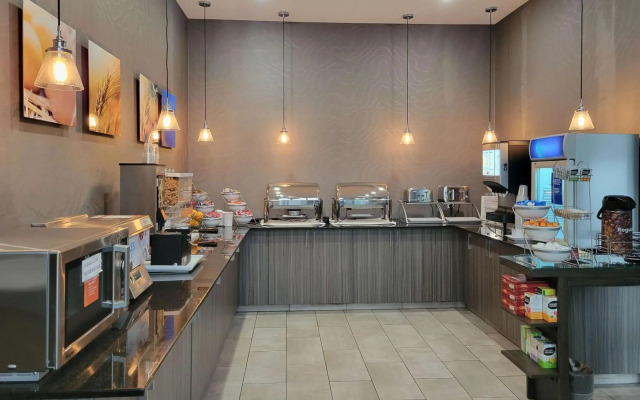 Comfort Inn & Suites