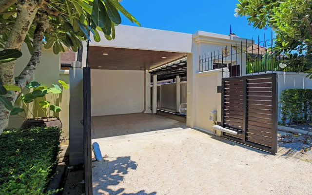 Live the Tropical Dream at Villa Mylico