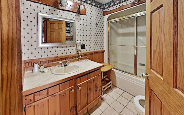 Grand Pines Cabin Number 2