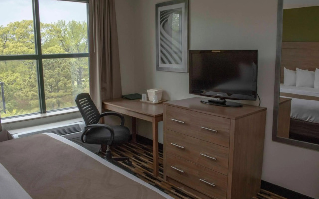 Quality Suites Lake Wright - Norfolk Airport