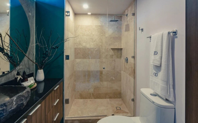 Stunning 2 Bed Condo Pools Gym Cenote Access