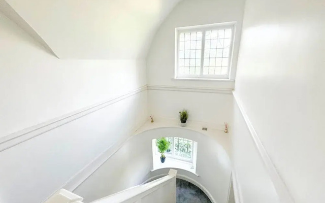 Large 8 Bedroom House in Edgbaston