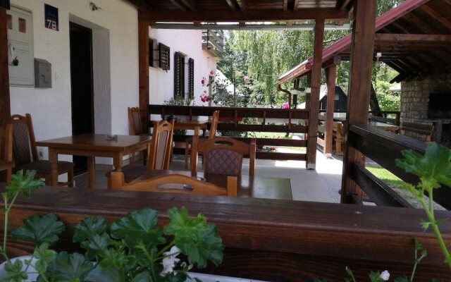 Guest accommodation Plavo oko