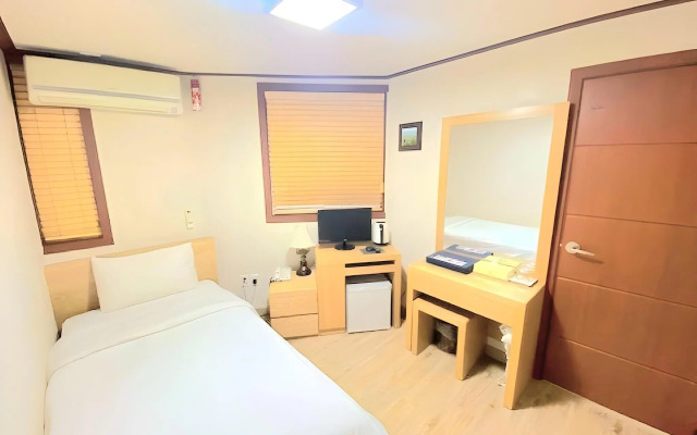 Noble Tourist Hotel Insadong