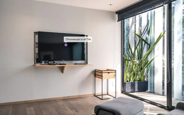 Casai Luxury Designer Apt in the Best Location