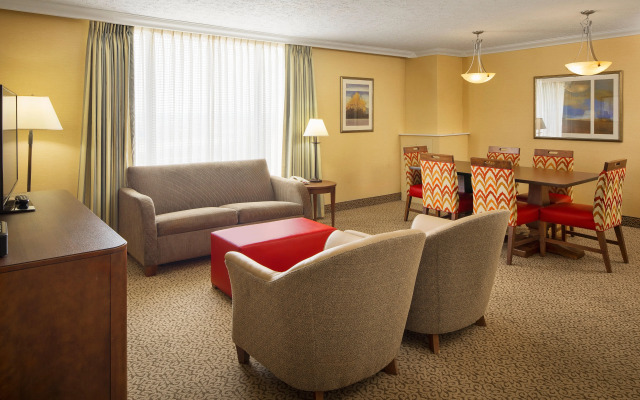 Crowne Plaza Louisville Airport Expo Ctr by IHG