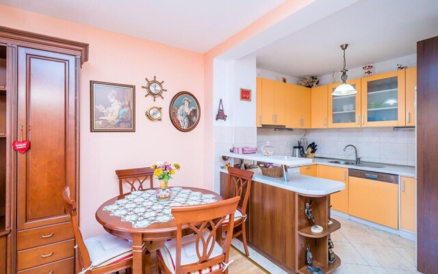 Stunning Apartment in Mlini With 2 Bedrooms and Wifi