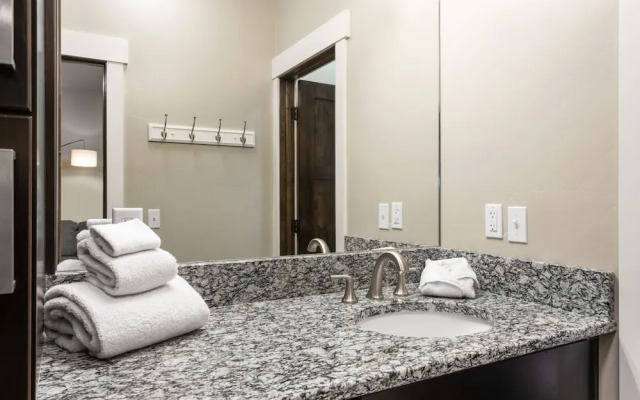 The Yellowstone Hideaway Unit C