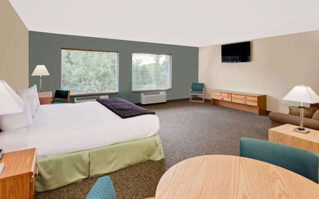 Days Inn by Wyndham Cadillac