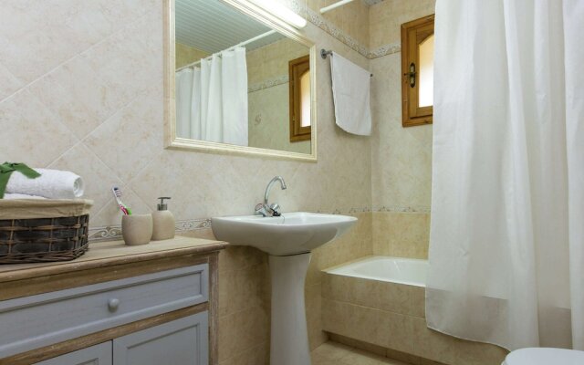 2 Villas Complex, Private Pool, Ideal for Groups!