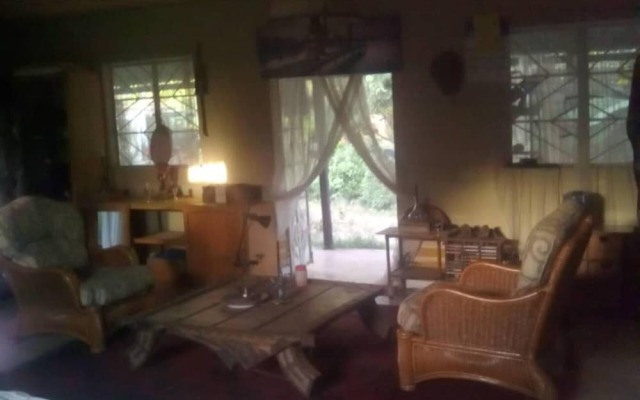 Lovely 3-bdrm Cottage W/private Patios/pkg Sanyang