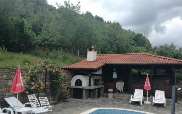 Family Hotel Chiflik Hills