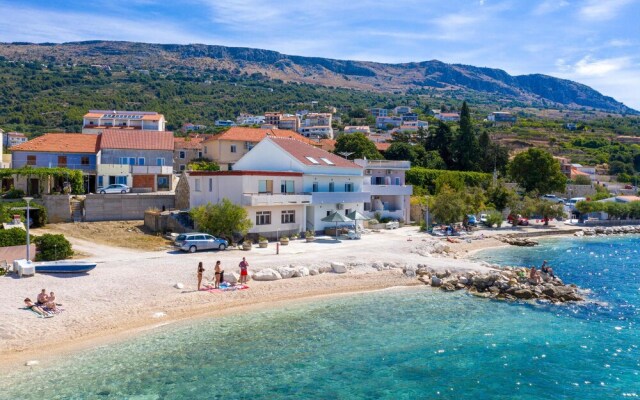 Nice Home in Podstrana With Wifi and 2 Bedrooms