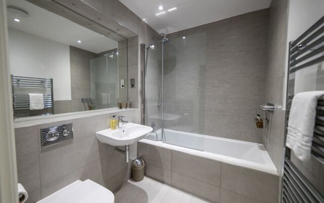 Helios Court Penthouse Serviced Apartment by Ferndale