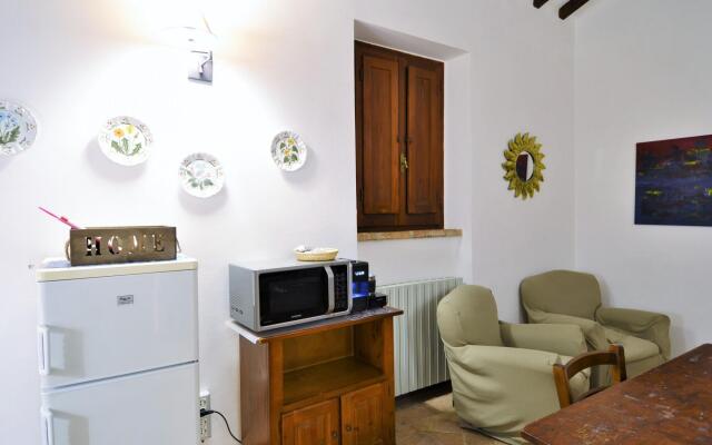 Lovely apartment in Mantignana with private terrace