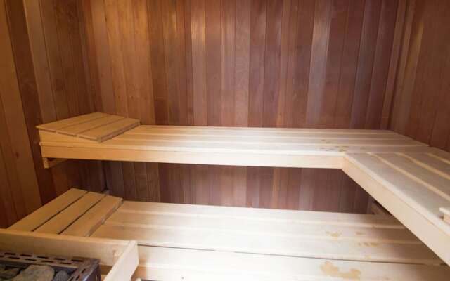 Lavish Villa in Mouans-sartoux With Sauna