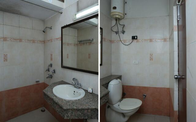 OYO 16647 Hotel Batra Palace