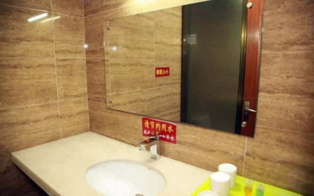 Taizhou Huadong Hotel