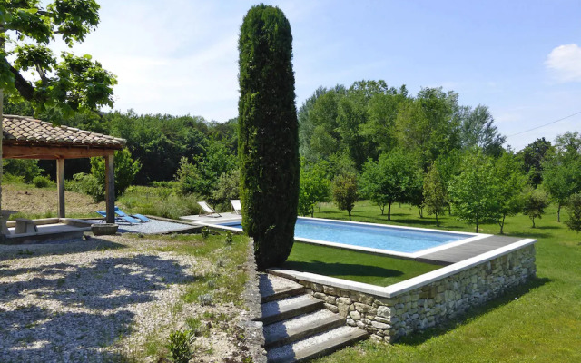 Cosy Holiday Flat With Communal Pool, Malaucène