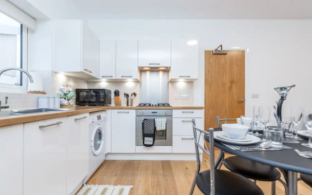 2BR Apt-sleeps 5-accessible-central Dartford