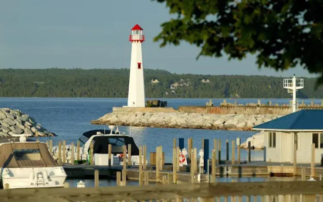 Breakers Resort Lakeside
