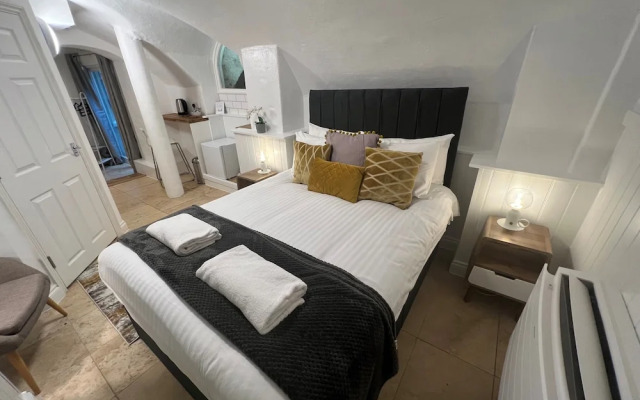 4 Berkeley Sq - YourApartment