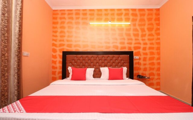 Oyo 28325 Dhillon Residency