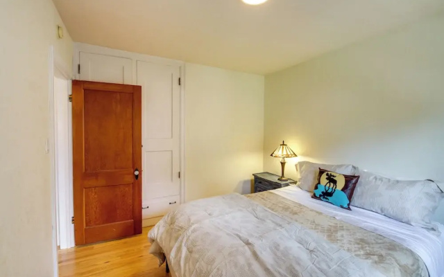 Charming Hamilton Hideaway: Half-mi to Main St!