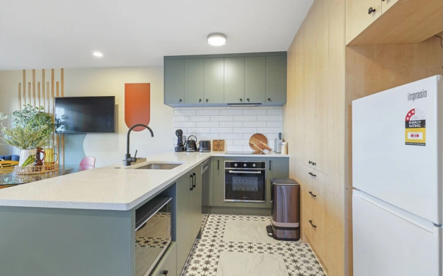 Super Chic Apt nr Albany Mall - Carpark