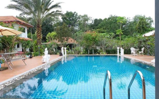 OYO 967 Andathien Pool Villa Aonang