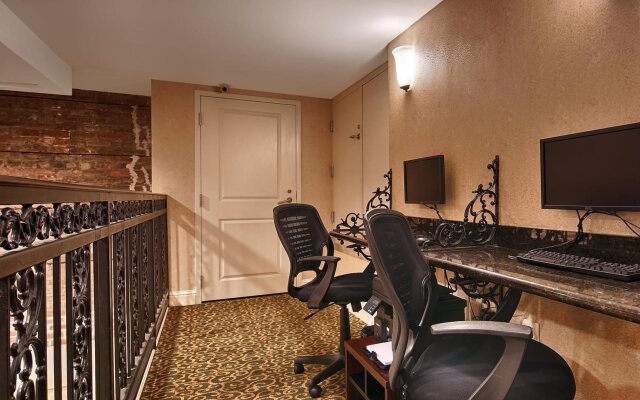 Best Western Plus St. Christopher Hotel