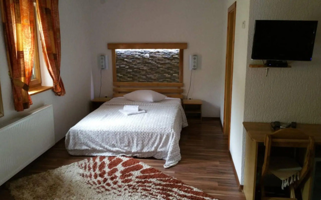 Rustic Inn River 2