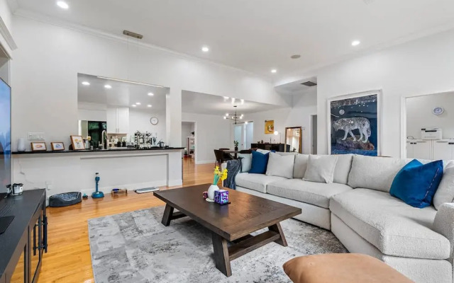 Cozy Modern House in Palo Alto