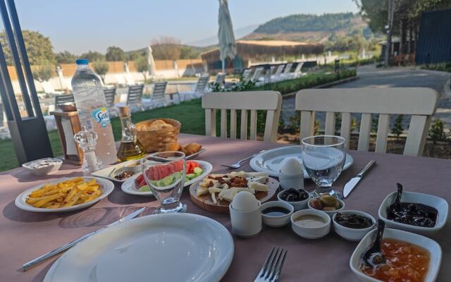 Welllife Hotels & Restaurant