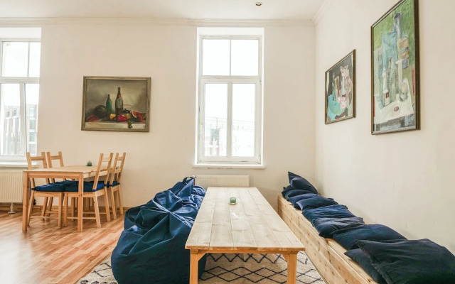 Cinnamon Sally Backpackers Hostel