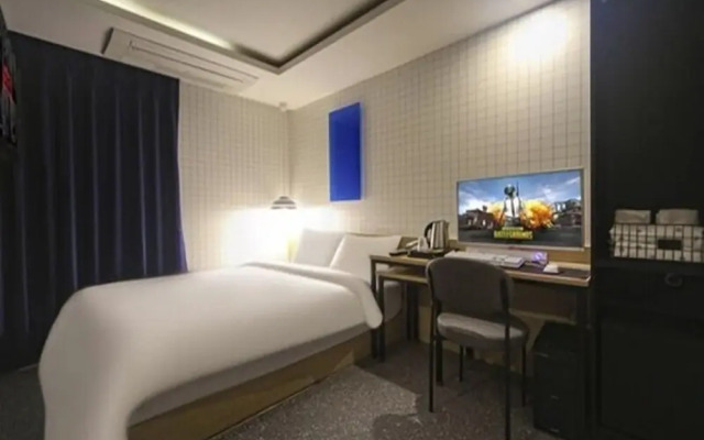 Razzi Hotel