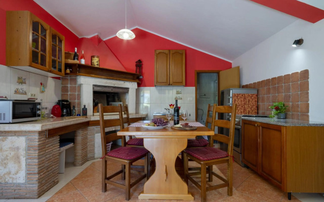 Apartment Red Romantic 2-1